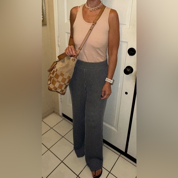 Michael Kors Suede Leather Vivian Hobo Bag - Elegant Woven Design - Picture 14 of 16